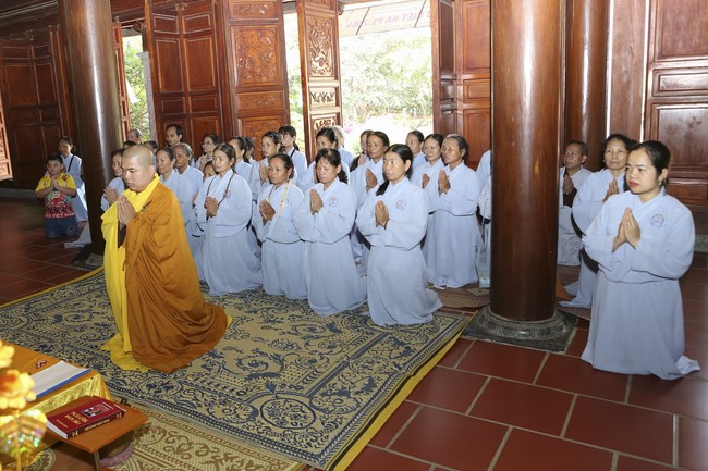 Dong Cao Pagoda offering to the rain retreat schools
